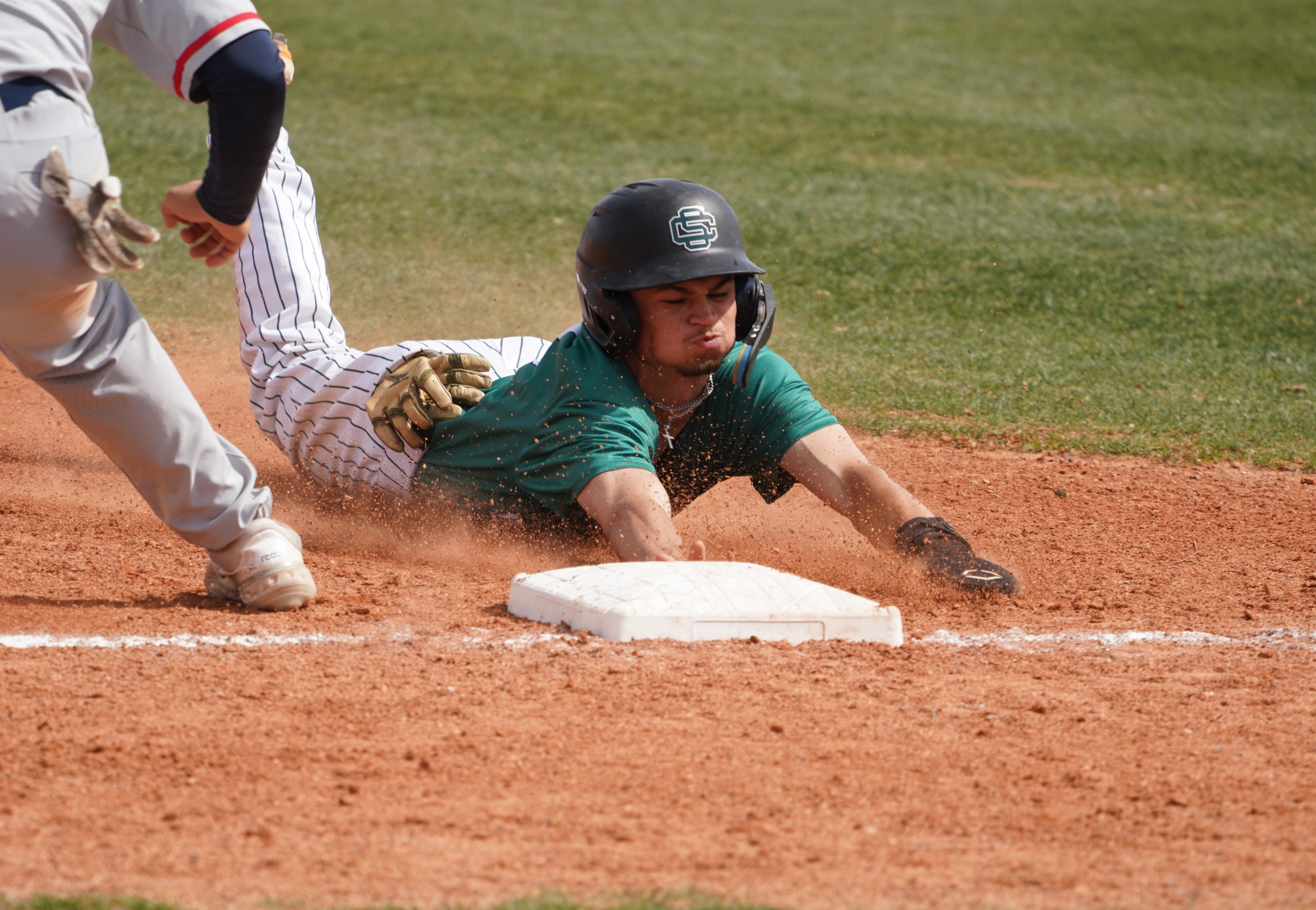 Saints gain split with Blue Dragons, lose opener, 10-7, win game two, 16-6