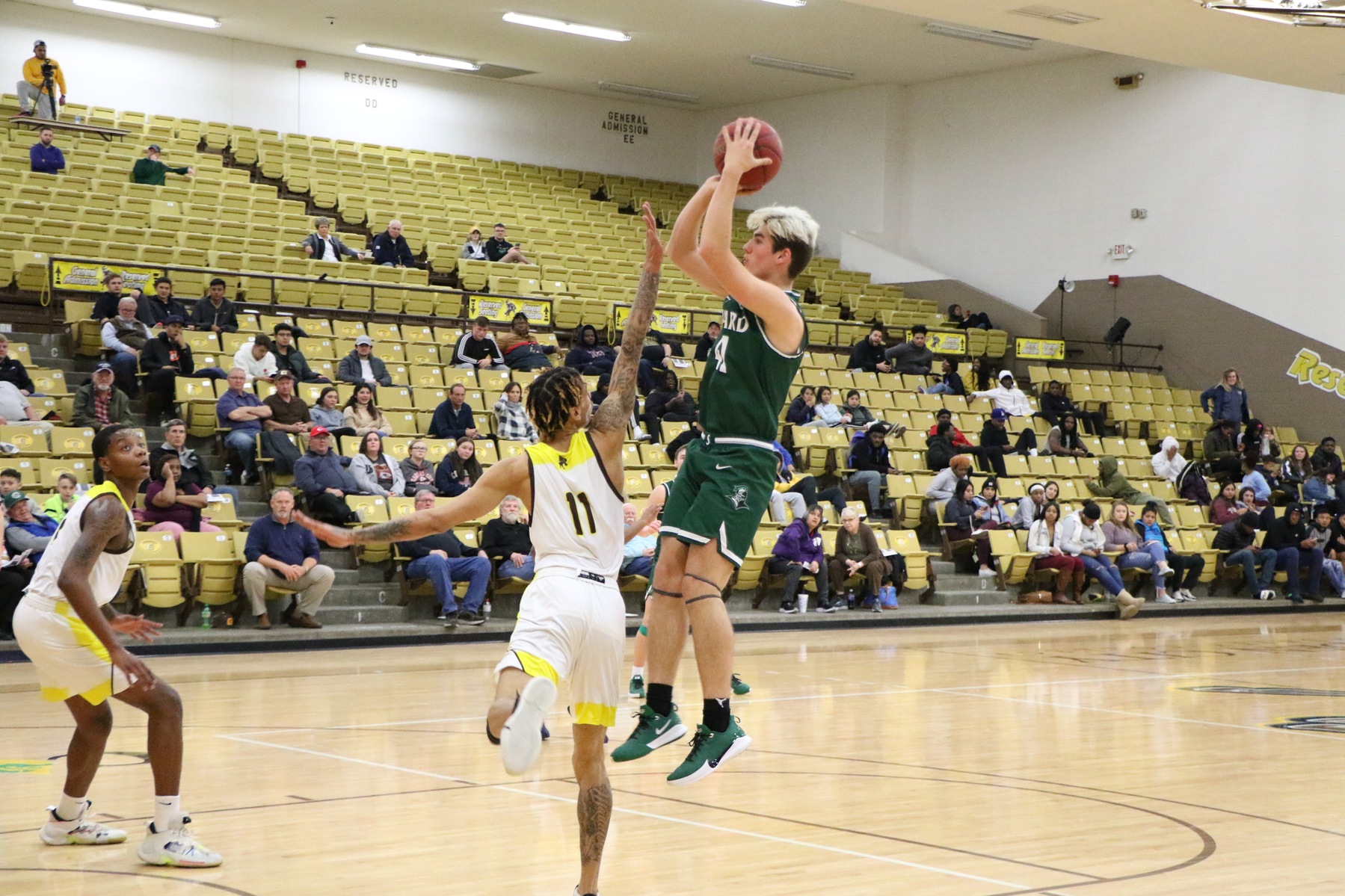 Saints get a road win over Garden City 85-73