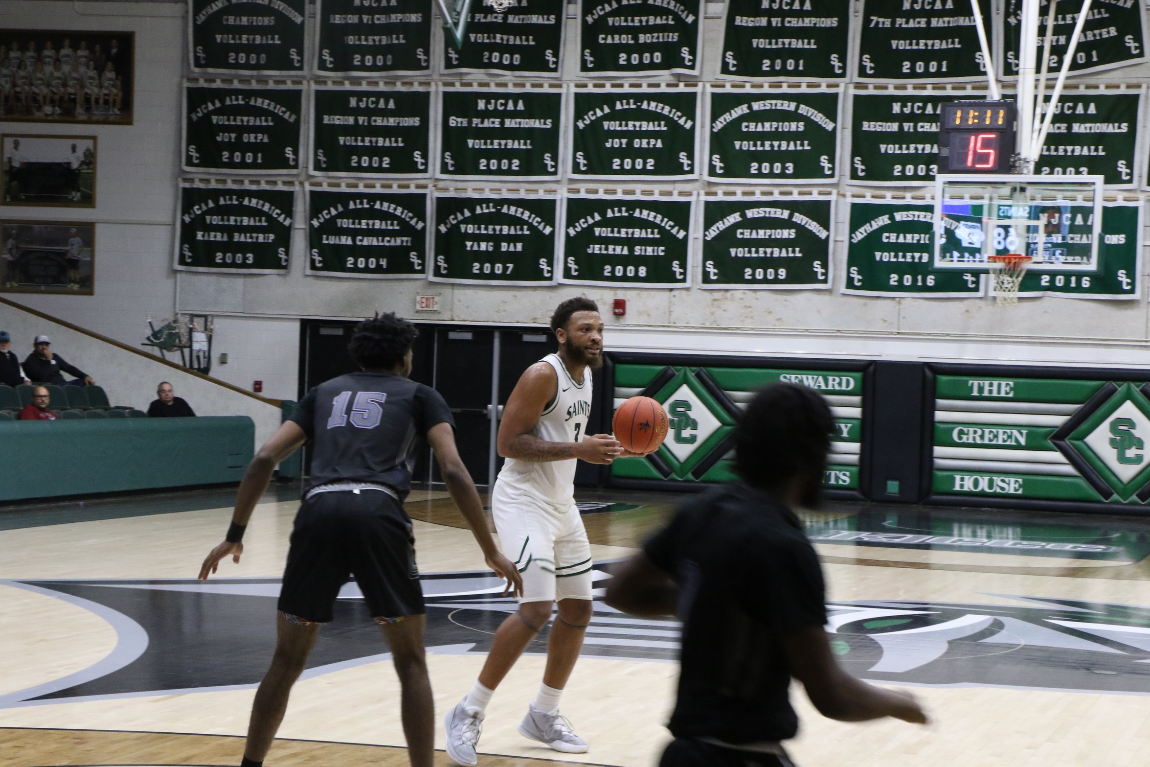 The Saints defeat the Beavers 98-84