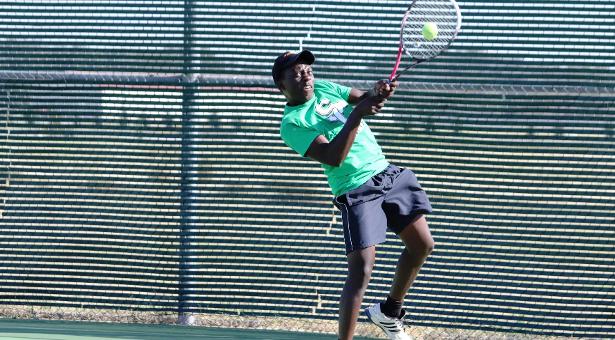#4 Seward Earns Three Wins in Dallas