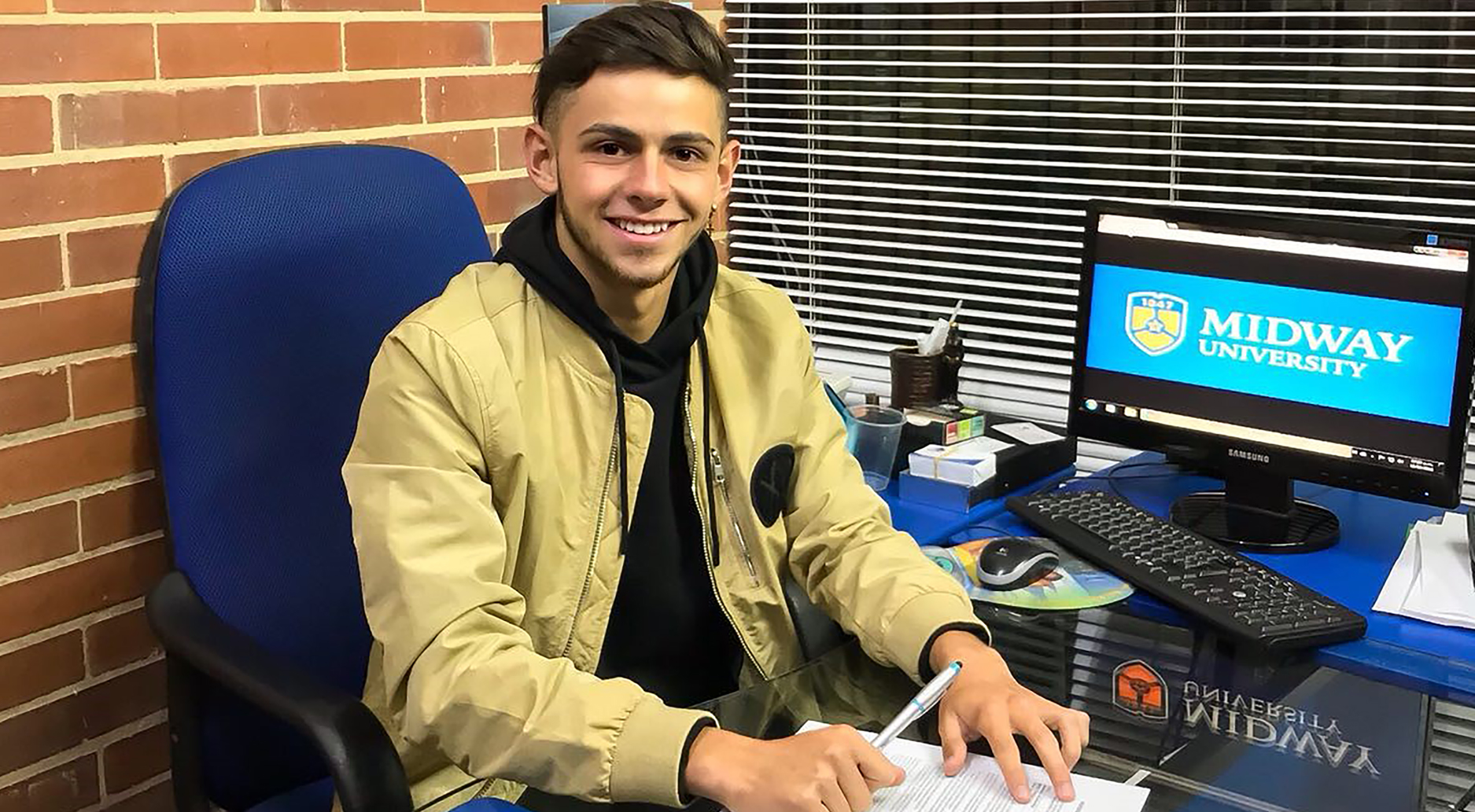 Hernandez Signs With Midway