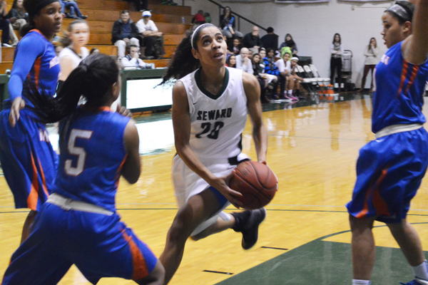 Monte's Last Second Bucket Gives #7 Seward 87-86 Win Over McLennan