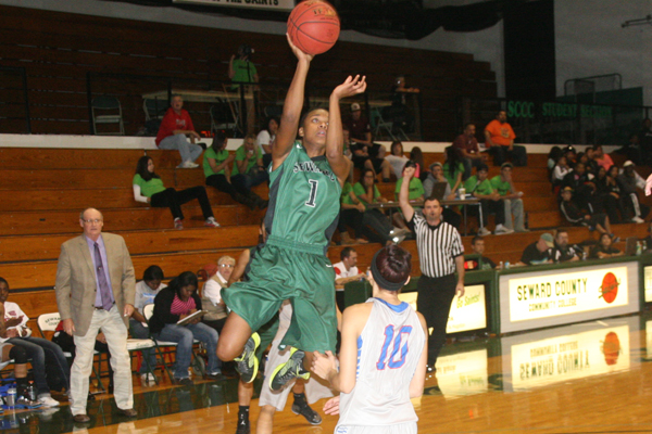 #19 Seward Knocks Off Pair of Region II Favorites Opening Weekend