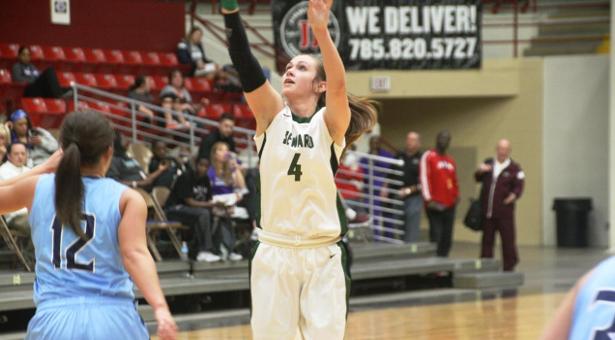 Davis' 30 Leads Seward to Historic National Tournament Victory