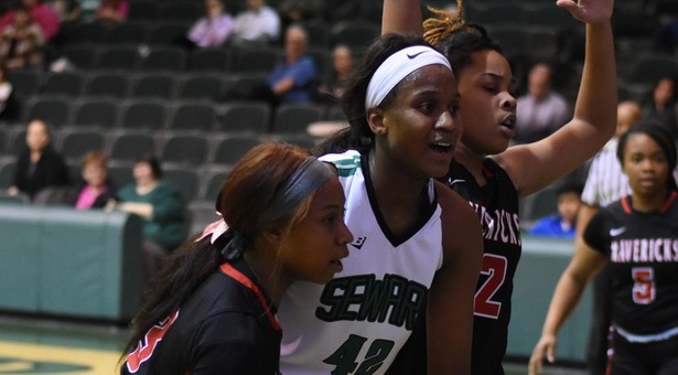 Lady Saints rout Mavericks for 21 straight wins