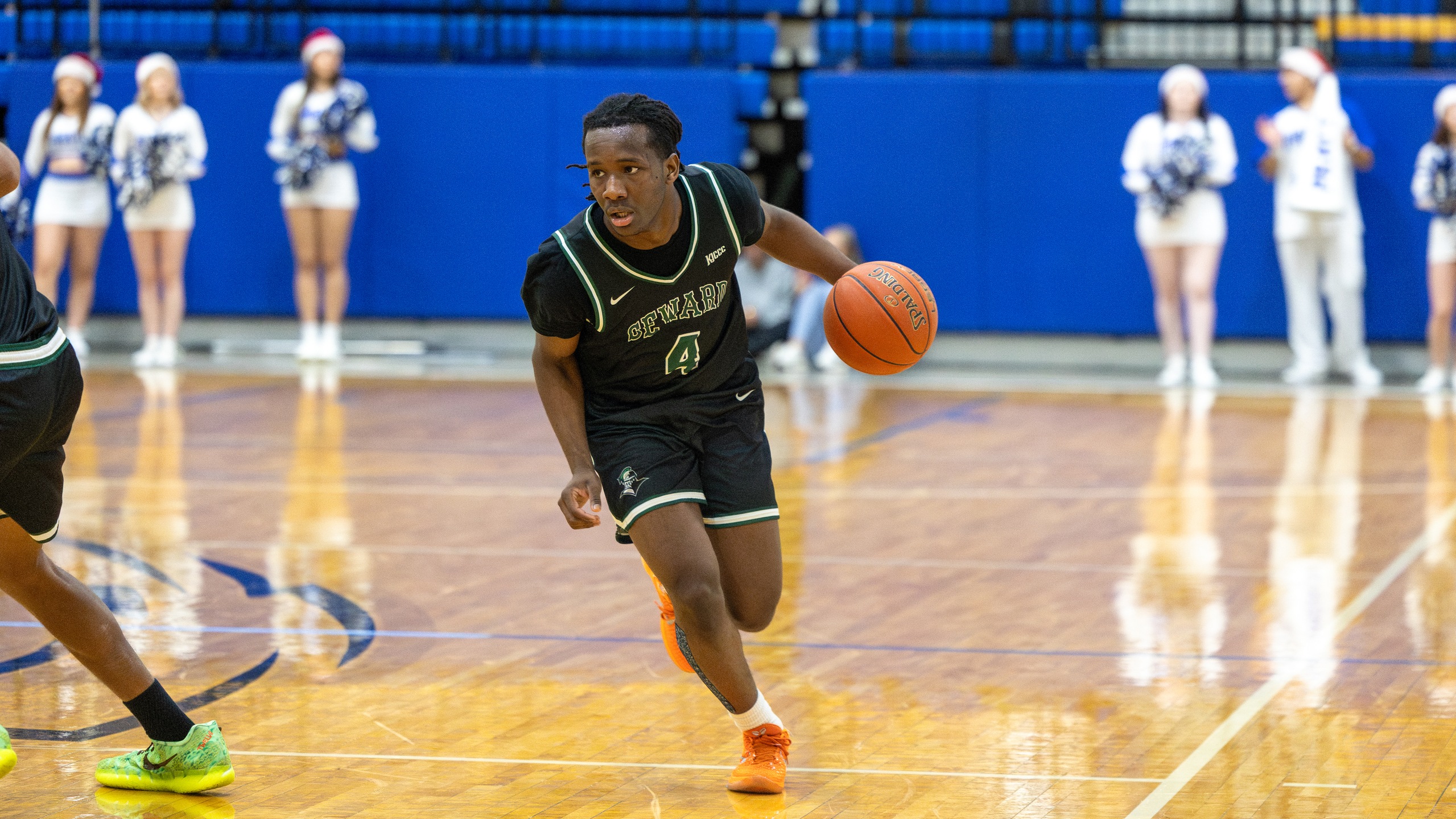 McKinnie's Layup With 3 Seconds Left Seals the Deal for Saints at Pratt