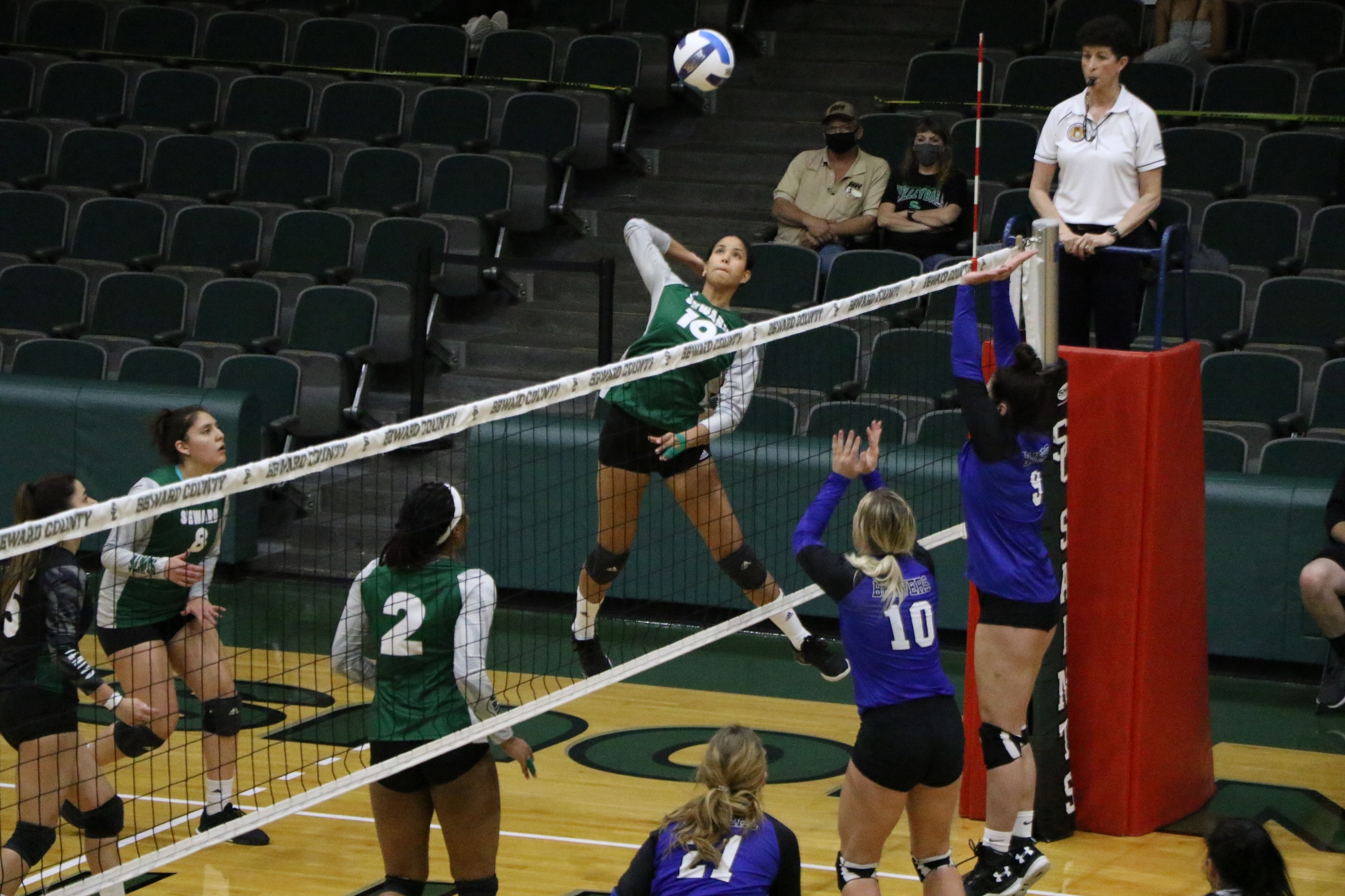 Seward County wins their 60th straight regular-season conference match